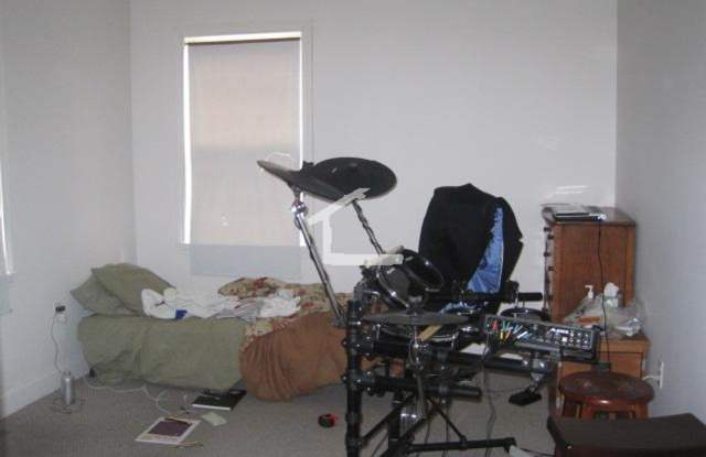 Nice 4 bed in Allston Gallery 4