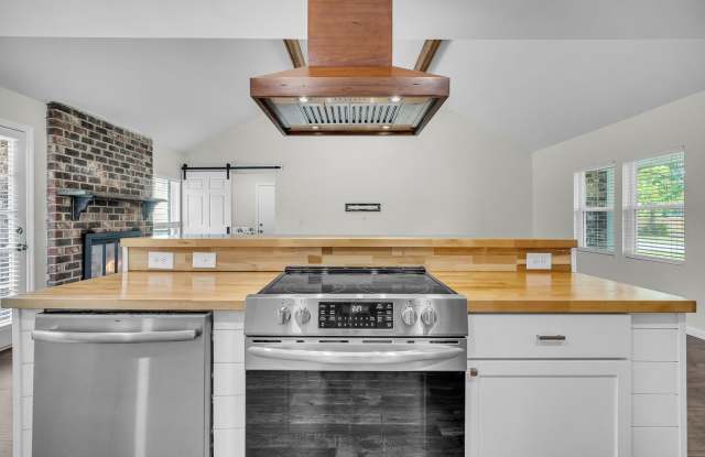 Comfortable Living with Modern Upgrades in Prime Goose Creek Location photos photos
