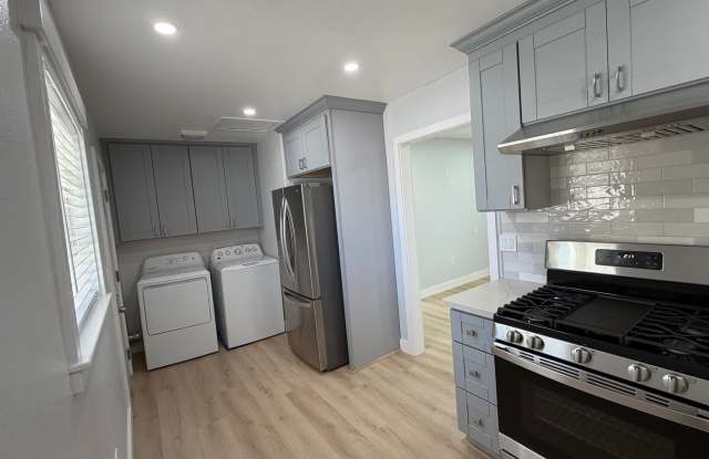 Bright & Spacious 1 Bedroom + 1 Bath with Private Yard & In-Unit Laundry Gallery 4