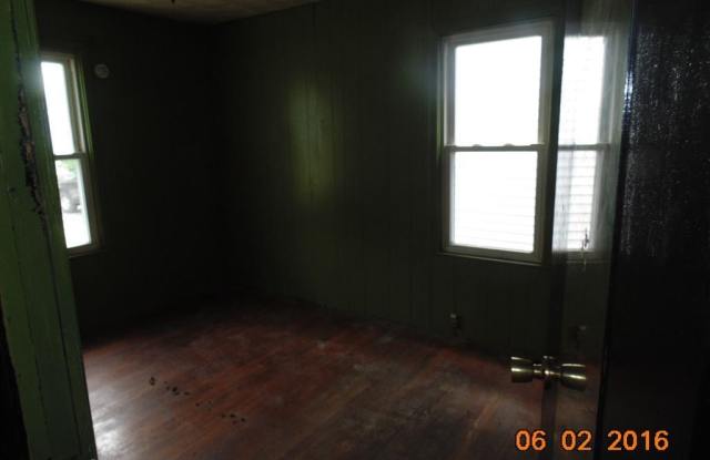 1408 E Oregon St Gallery 4