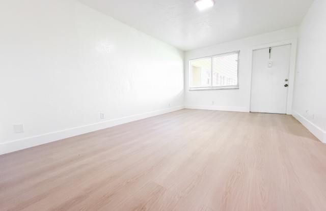 1100 S Broadway Gallery 4