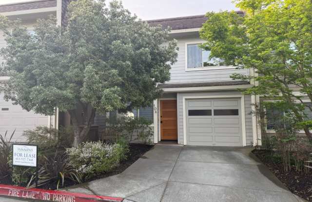 STUNNING THREE BEDROOM PLUS OFFICE MARINER GREEN CONDO WITH GREAT OUTDOOR SPACE photos photos