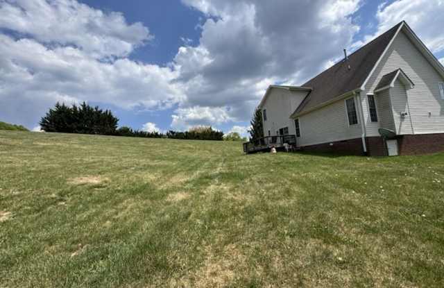Blacksburg, 3 BR / 2.5 BA Available August 14 Gallery 4