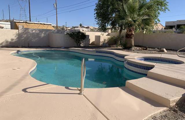 906 Desert View Dr Gallery 2