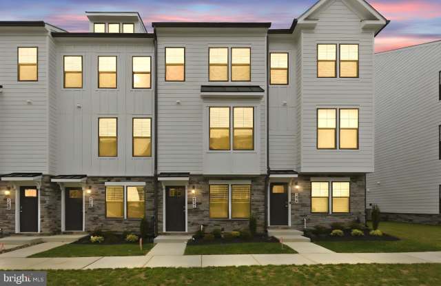 332 ENSEMBLE WAY photos photos