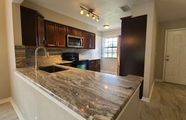 945 Stonybrook Cir Gallery 2