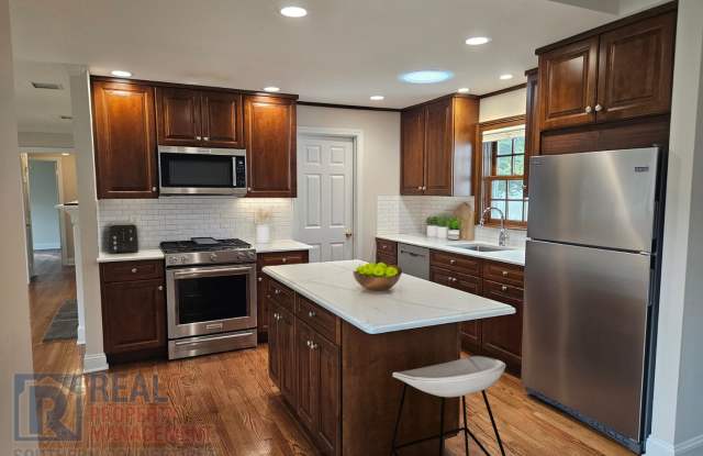 Charming 4-Bedroom Rental in Prime Madison Location Gallery 3
