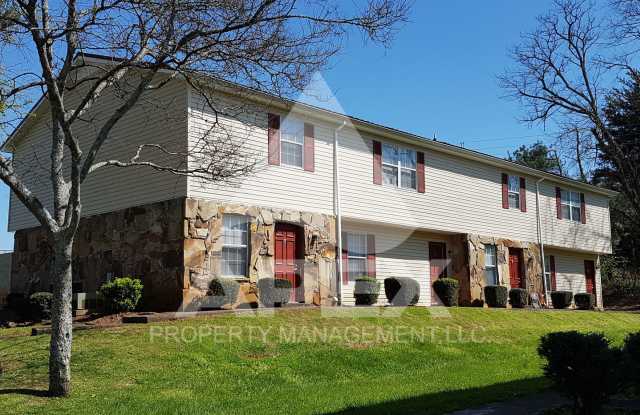Nice 2 Bd | 1.5 Ba Townhouse in West Knox off Cedarbluff! End Unit!! Gallery 1