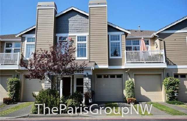 Gorgeous Renton Highlands Condo * Attached Garage * Upgrades - 4310 Northeast 5th Court, Renton, WA 98059