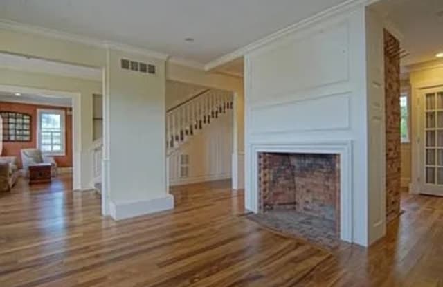 156 Portsmouth Ave - 156 Portsmouth Avenue, Rockingham County, NH 03885
