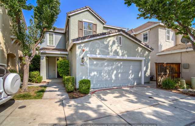 Charming Lincoln Rental, 3 Bedrooms + 2-Car Garage photos photos