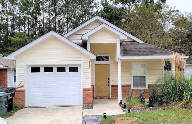 3 bedroom house for rent early December 2025 in NE Tallahassee, garage, fenced yard renting $2025 per month - 2921 Alexis Lane, Tallahassee, FL 32308
