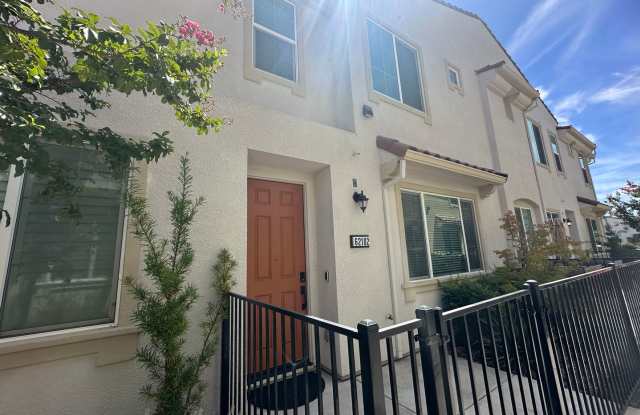 AVAILABLE NOW!!! Modern, Well-Maintained, Energy-Efficient 3 Bed / 2 Bath! Gallery 4