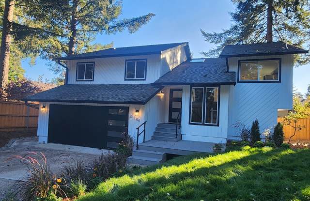 Beautifully Remodeled Split-level Home in Tualatin's Martinazzi Woods Neighborhood Gallery 1