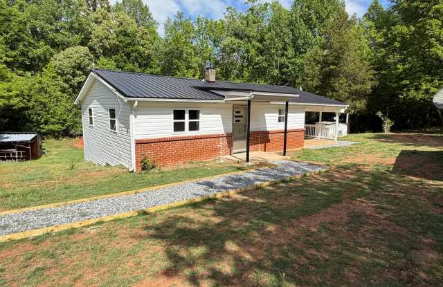 Hamptonville - HWY 901 - 3 Bedroom/ 1 Bathroom photos photos