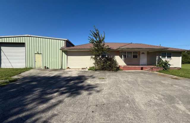 3 bed 2 Bath Single-Family Home with Spacious Front Yard photos photos