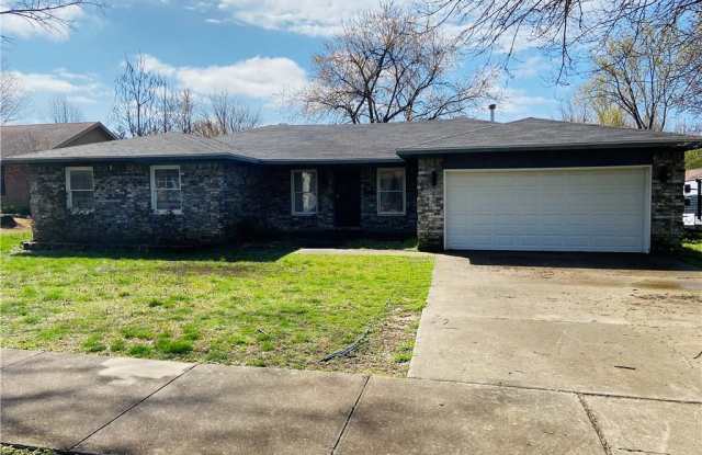 1202  NE 2nd  ST - 1202 Northeast 2nd Street, Bentonville, AR 72712