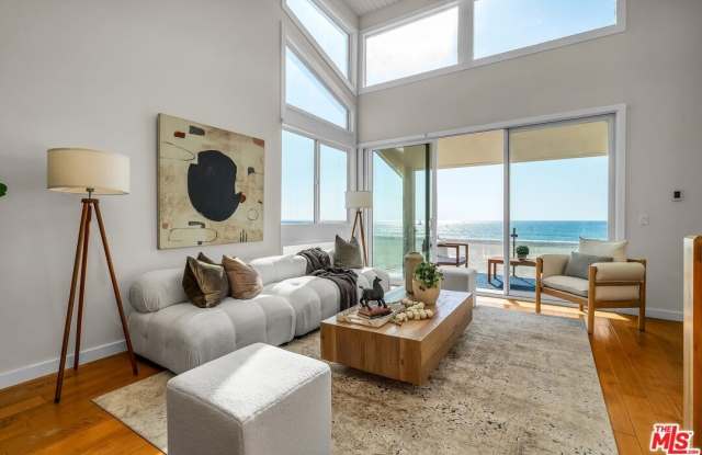 4 Lighthouse St Gallery 4