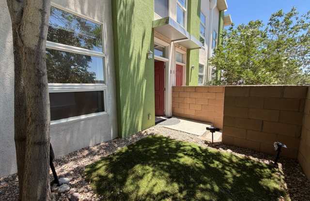 Cute 2 Bedroom 1.5 Bathroom Located In Downtown Albuquerque! photos photos