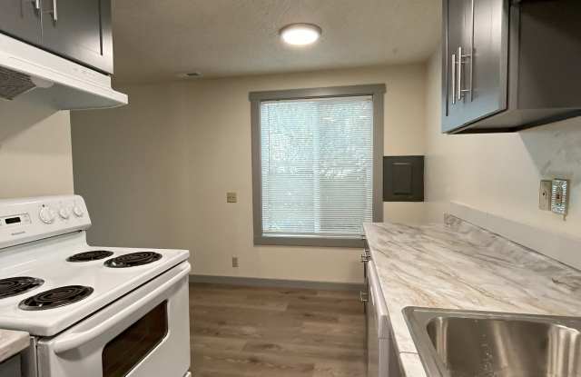 441 Smithers Avenue South Gallery 3