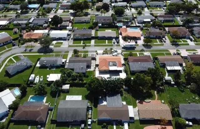 11080 SW 62nd Ter - 11080 Southwest 62nd Terrace, Sunset, FL 33173