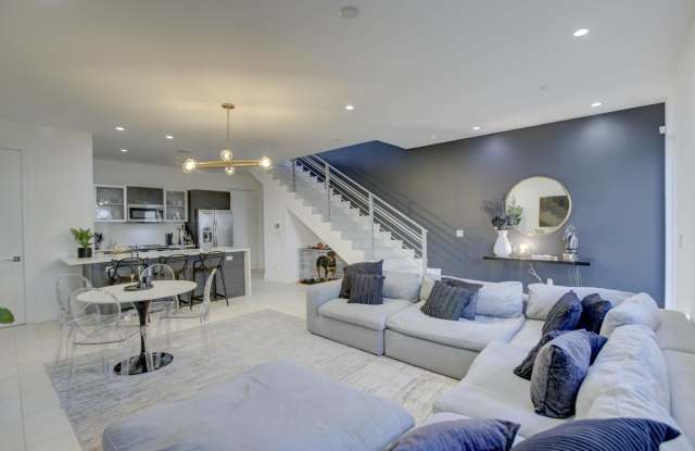 1045 NE 18th Avenue photos photos