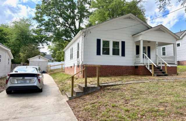 1/2 MO/OFF SPECIAL - 3 bed/1 bath Fenced yard - Storage/Garage photos photos