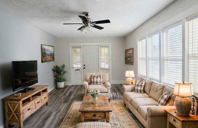 Cozy 2-Bed In Home in Old Colorado City and Downtown! photos photos