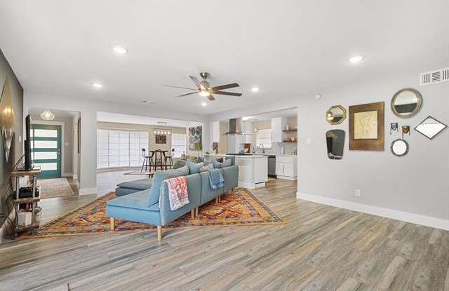 5215 Elkridge Drive Gallery 4