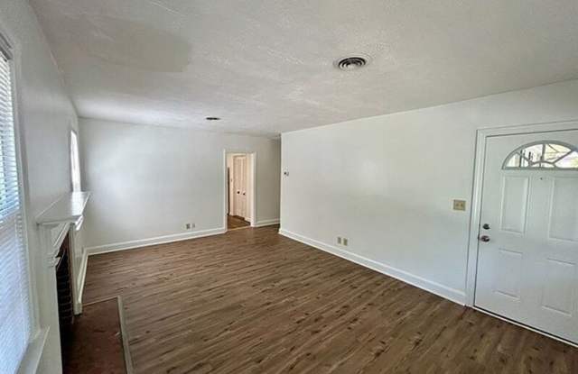 *Students Welcomed* 3 bedroom/ 1 bathroom- Indian Springs Road Gallery 4
