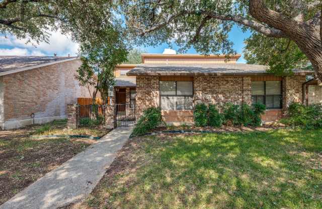 HUNTER'S CREEK SINGLE-STORY HOME photos photos