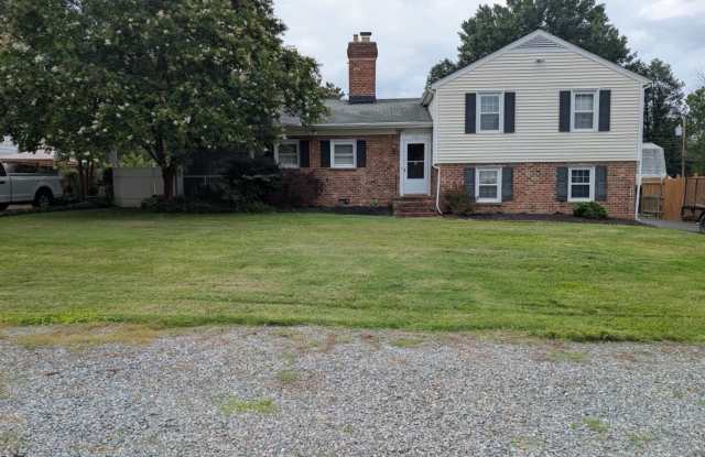 4 Bedroom West End Home - Garage and Fenced Backyard! photos photos