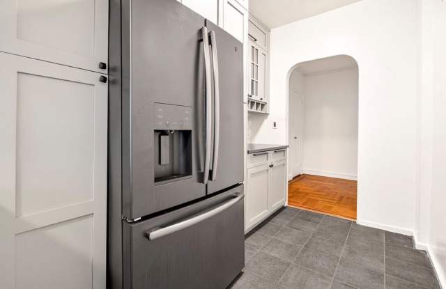 601 Pelham Pkwy N # 7773 Gallery 1