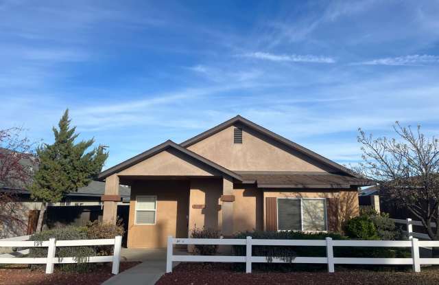 Beautiful 3 Bed 2 Bath Home with 3 Car Garage Available! - 21110 Mission Street, Golden Hills, CA 93561