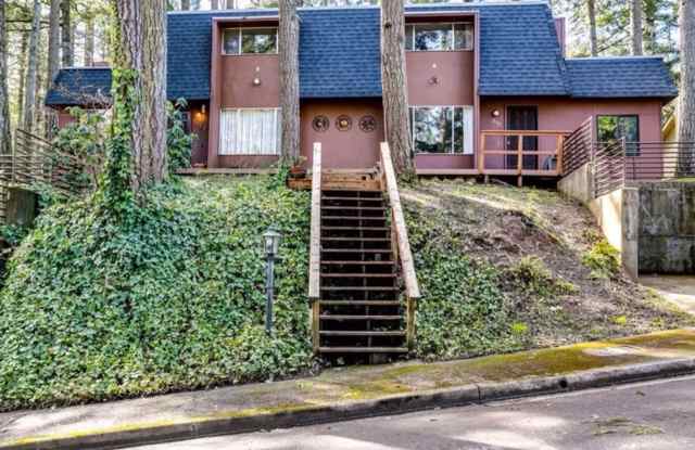 3 bedroom 2 bathroom duplex in South Eugene! - 5152 Mahalo Drive, Eugene, OR 97405