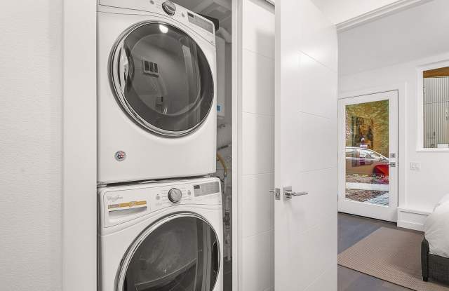 Stylish, Bright and Efficient 2 bed 1.75 Bath Townhome. Walk to U-Village! photos photos