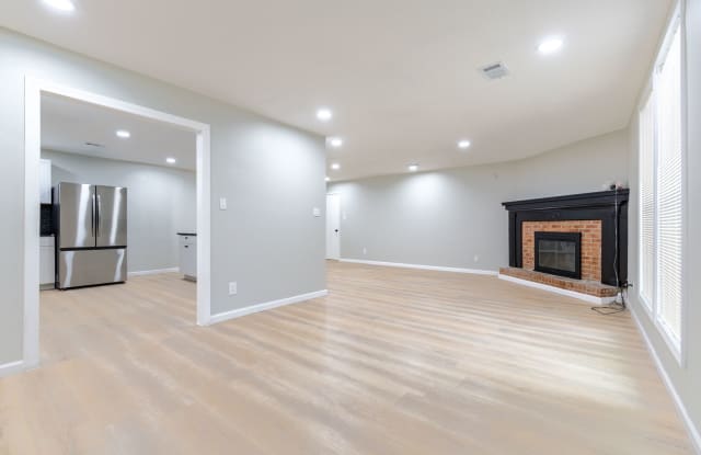 Stone Mountain 3 Bed/2Ba Gem! Gallery 3