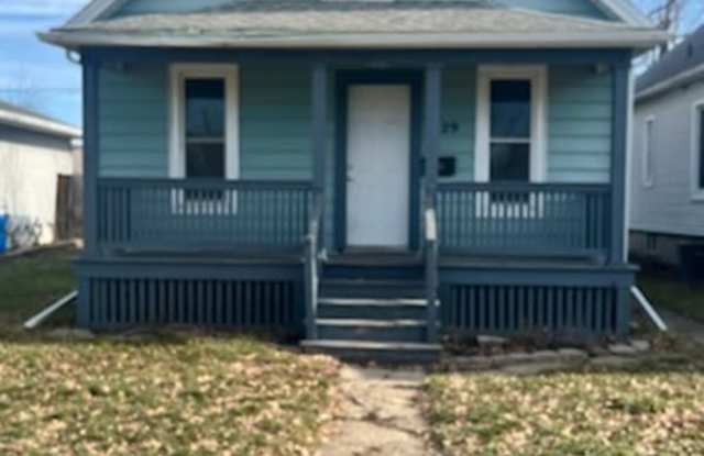 829 10th Street Southwest - 829 10th Street Southwest, Cedar Rapids, IA 52404