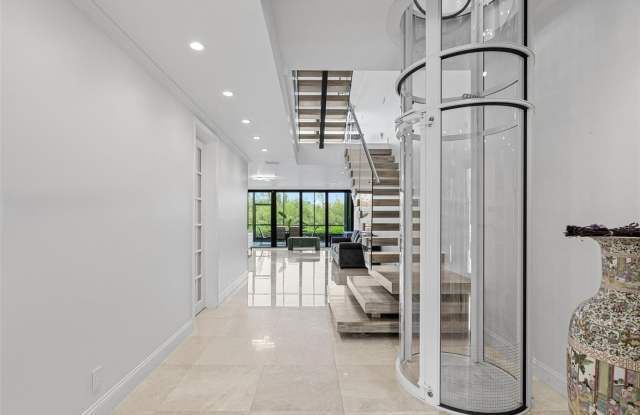6124 Paradise Point Drive Gallery 3