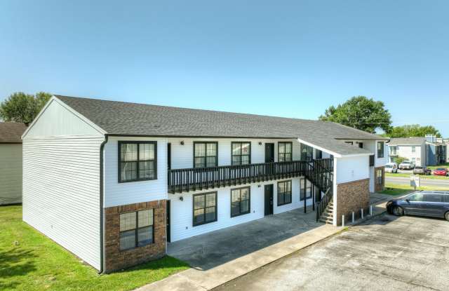 1007 S Saint Louis Avenue Gallery 3