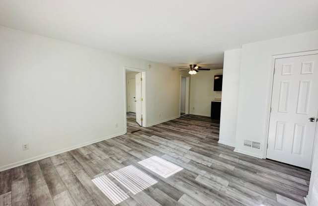 5012 N Randolph Gallery 3