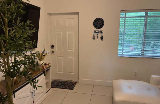 106 SE 9th Ct Gallery 4