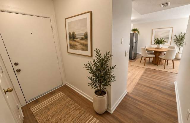 2nd Story 2 BR / 1 BA Condo Only 3 Blocks From Jax Beach! Private Balcony! Gallery 3