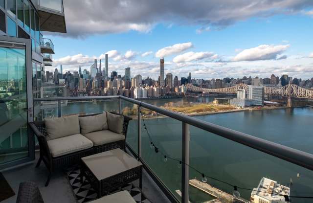 4730 Center Boulevard photos photos