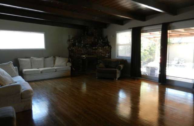 19500 parthenia st Gallery 3