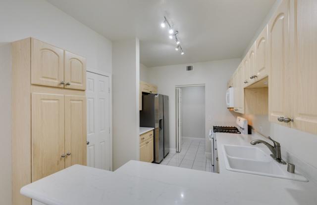 Charming 3-Bedroom Townhome in Stone Canyon, Henderson! Gallery 4