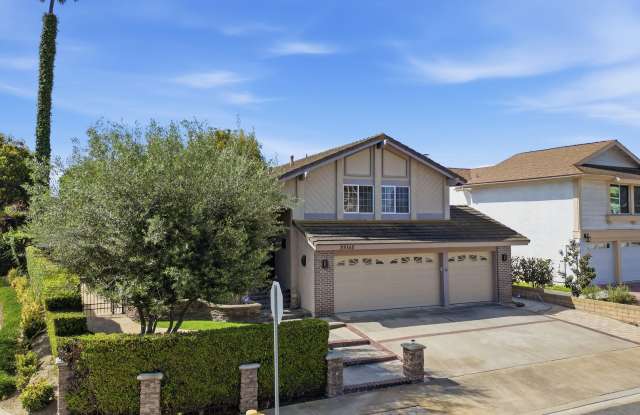 Stunning 4 bedroom, 3bath home, with pool in Laguna Niguel! Gallery 3