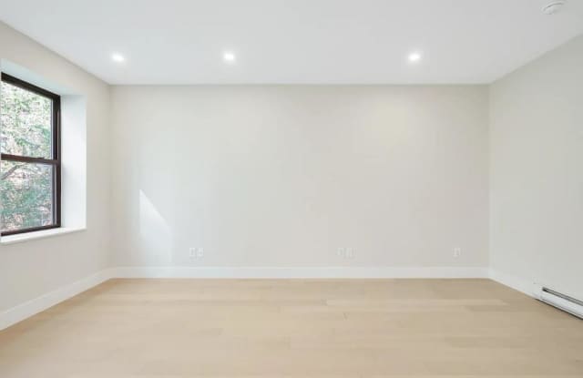 239 East 33rd Street Gallery 4