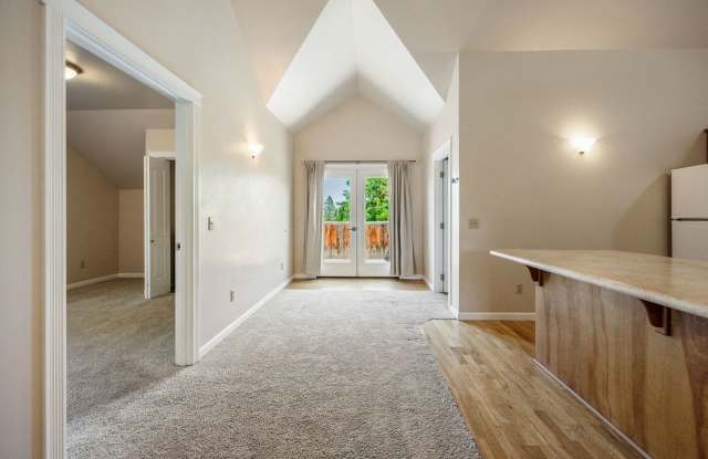 Peaceful 2-bedroom 1-bath Cottage with Deck, Privacy, and Scenic Views! $200 Utility fee pays for electric and water/sewer photos photos Peaceful 2-bedroom 1-bath Cottage with Deck, Privacy, and Scenic Views! $200 Utility fee pays for electric and water/sewer photos photos