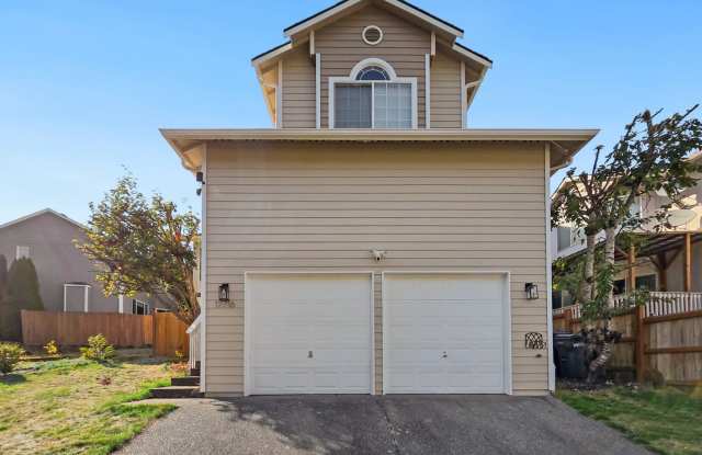 Updated 4-Bed Home Near Future Light Rail with A/C, Renovated Kitchen  Covered Deck photos photos